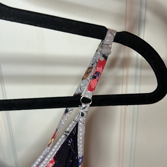 ANGIE💫Women’s Floral V-Neck Spaghetti Strap Lightweight Romper with Pockets - Picture 7 of 15